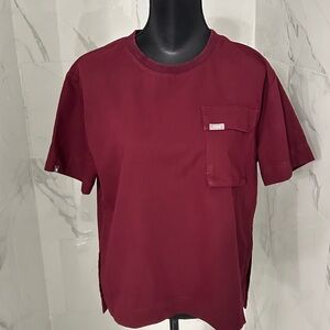 FIGS scrub top in a burgundy medical uniform pocket short sleeve Sz small